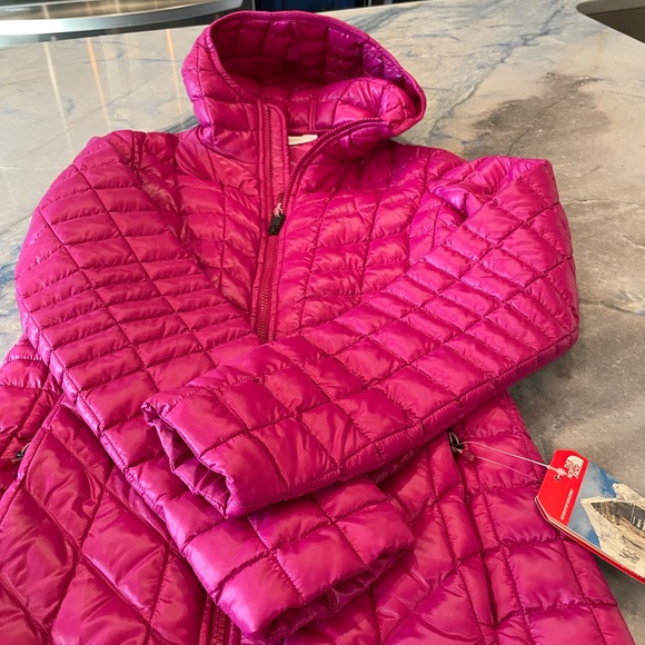 The Northface Thermoball Hooded Jacket/Parka ~ Dramatic Plum ~ NWT! - Picture 3 of 16